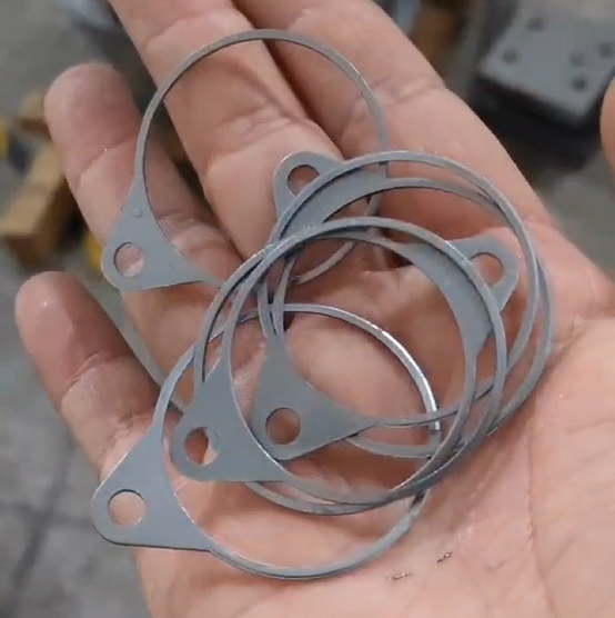 突破微小孔冲压加工技术瓶颈：难题剖析与解决之道