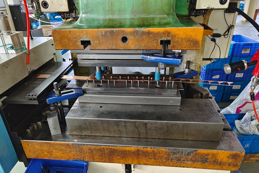 破解冲压加工等待困局：从效率瓶颈到精益突围